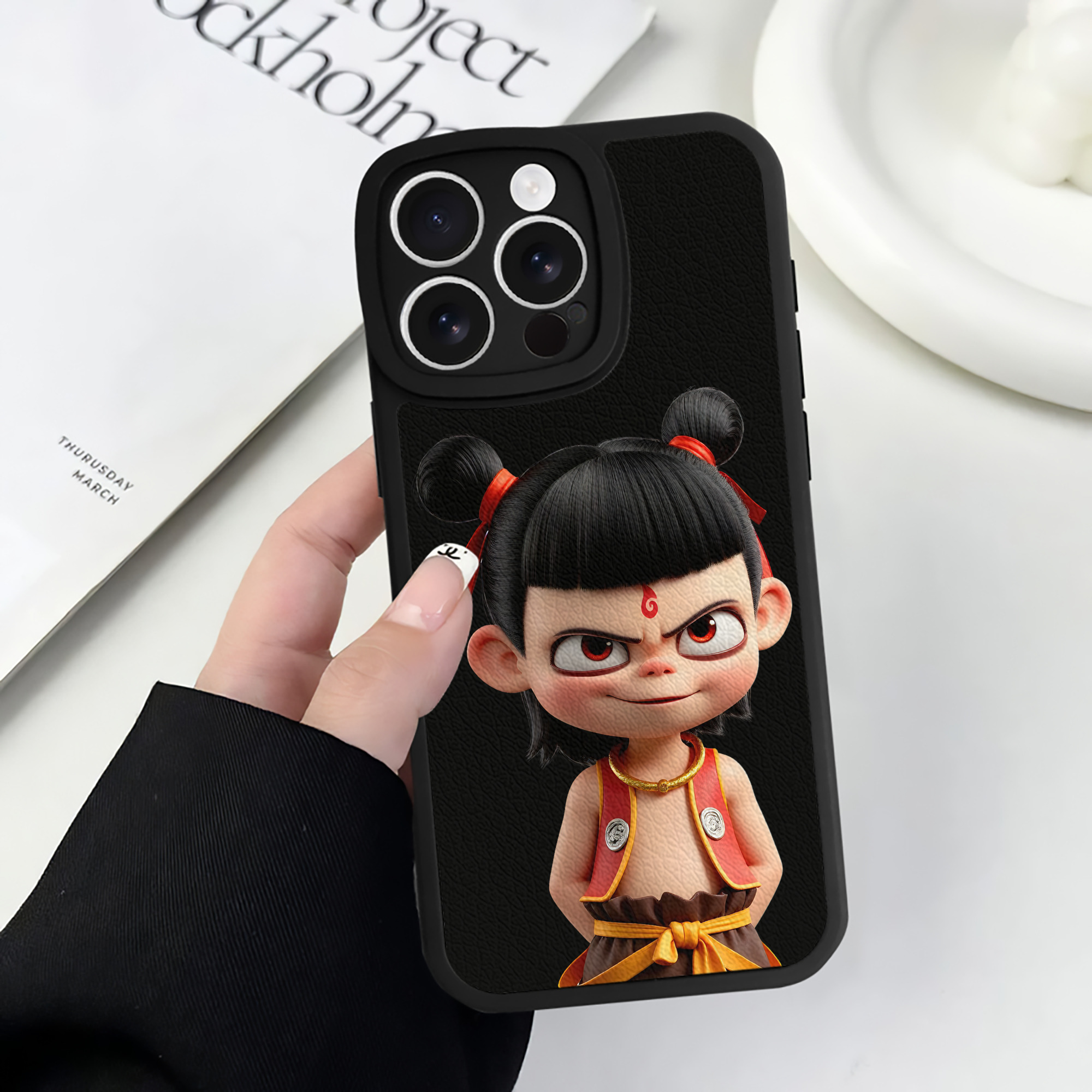 （画像用） Ne Zha 2 ナタ 魔童の大暴れ 【iPhone 16シリーズ対応】シリコンスマホケース（レザー調） 材質：シリコン